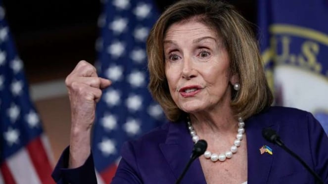 Ketua DPR AS Nancy Pelosi berbicara tentang pengendalian senjata