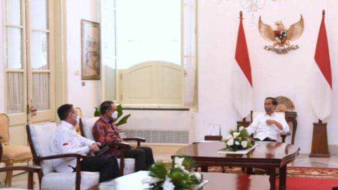 Presiden Joko Widodo, bertemu dengan Menpora dan Ketum PSSI