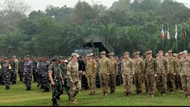 VIVA Militer: Panglima TNI bersama Komandan US Army Pasific periksa pasukan