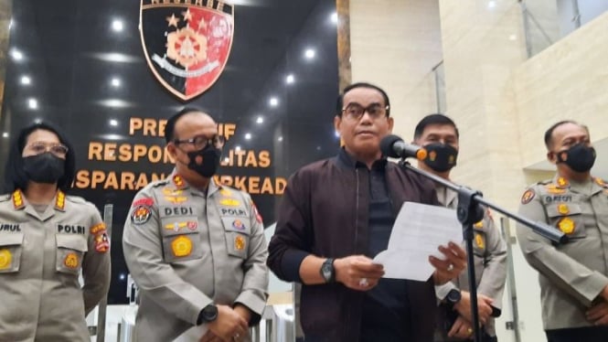 Direktur Tindak Pidana Umum (Dirtipidum) Bareskrim Polri Brigjen Pol. Andi Rian Djajadi menyampaikan keterangan pers di Mabes Polri, Jakarta, Rabu (3/8/2022) malam.