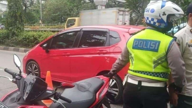 Pengendara motor tewas tergilas bus TransJakarta di Jalan S Parman, Grogol.