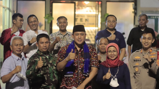 Plt. Wali Kota Bekasi Tri Adhianto resmikan pelayanan malam di Kecamatan Bekasi Timur.