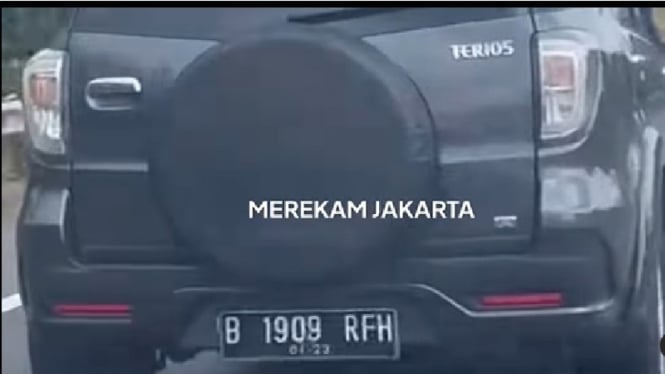 Pengemudi pelat RFH yang tabrak polisi dan mobil TNI
