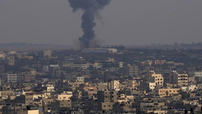 Rudal Israel jatuh di pemukiman Palestina di Gaza.