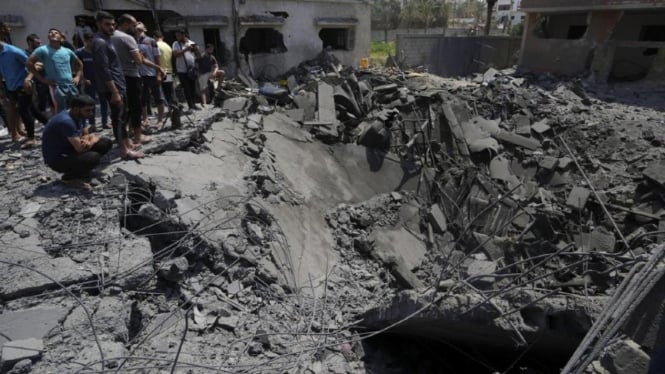 Sebuah gedung hancur akibat serangan rudal Israel di Gaza, 6 Agustus 2022.