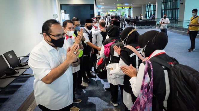 Menag Sambut Kepulangan 237 Petugas Haji di Tanah Air
