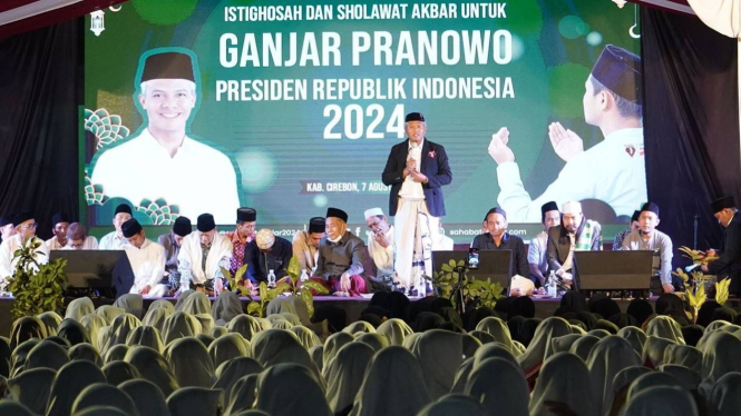 Relawan bersama ulama-santri gelar istigasah akbar untuk Ganjar Pranowo.