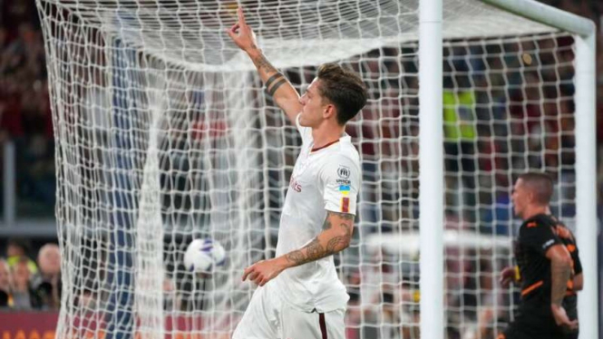 Pemain AS Roma, Nicolo Zaniolo rayakan gol