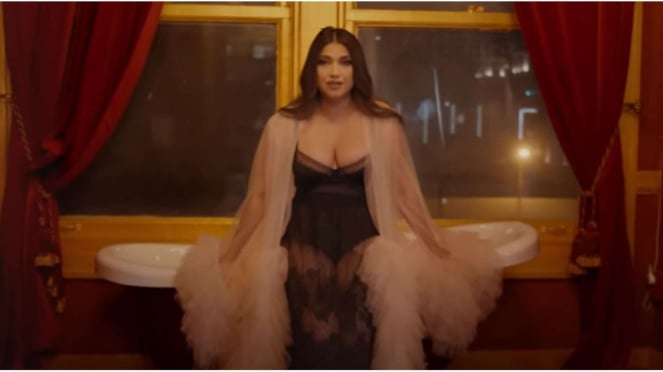 Sarah Azhari Pakai Lingerie di Usia Tak Lagi Muda Tetap Seksi
