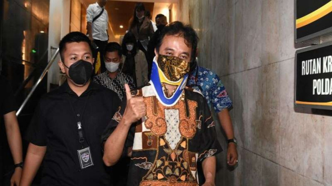 Mantan Menteri Pemuda dan Olahraga Roy Suryo ditahan di Rutan Polda Metro