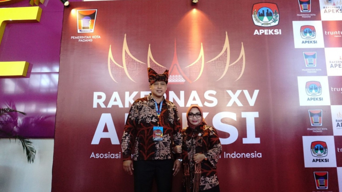 Plt Wali Kota Bekasi Tri Adhianto bersama Istri hadir di Rakernas Apeksi XV