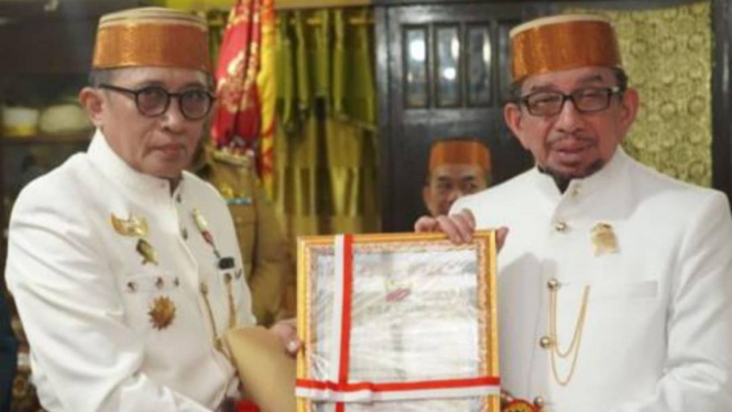 Ketua Majelis Syura PKS Habib Salim Segaf al Jufri (kanan).