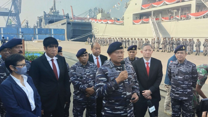 VIVA Militer: KSAL Laksamana TNI Yudo usai meresmikan KRI Teluk Calang-524