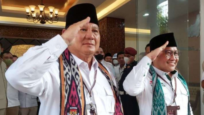 Ketua Umum Partai Gerindra Prabowo Subianto dan Ketua Umum PKB Muhaimin Iskandar usai mendaftarkan partai mereka ke KPU RI di Jakarta Senin, 8 Agustus 2022.