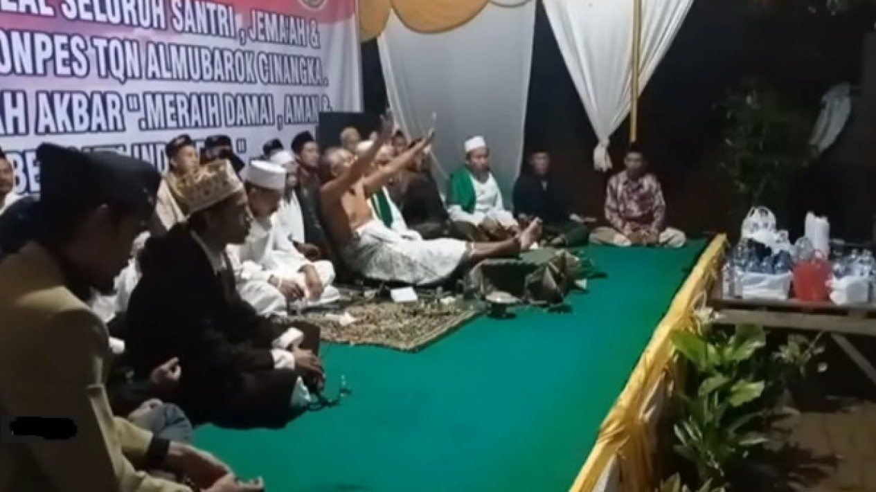 Foto Viral Video Kh Yusuf Ceramah Dan Zikir Tidak Pakai Baju