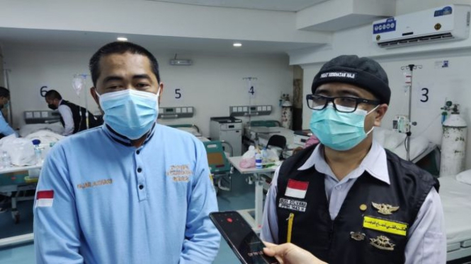 Kepala Pusat Kesehatan Haji Kemenkes RI, dr, Budi Sylvana (kanan)