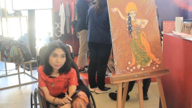 Penyandang disabilitas dari Bali, Windari dan hasil lukisan nya yang dipamerkan 