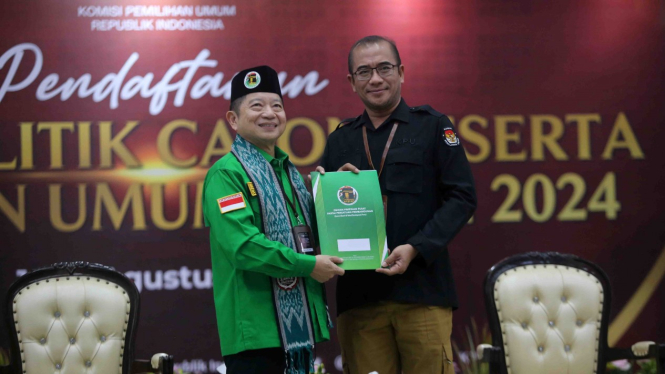 Ketua Umum DPP PPP Suharso Monoarfa dan Ketua KPU Hasyim Asyari.
