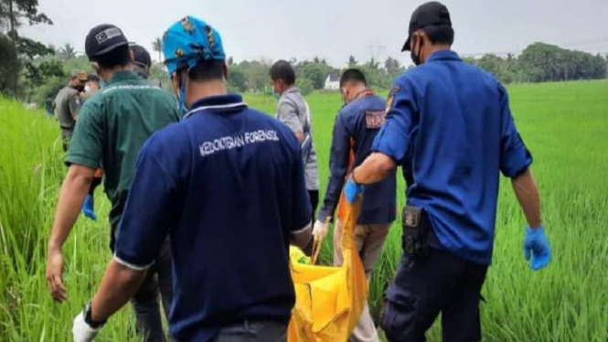 Penemuan mayat laki-laki di Sungai Cidurian, Kabupaten Tangerang.