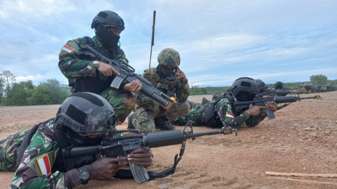 VIVA Militer: Prajurit Kostrad TNI AD gelar latihan dengan pasukan elite Malaysi