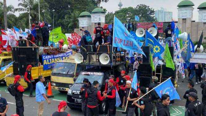 Demo duruh di DPR.