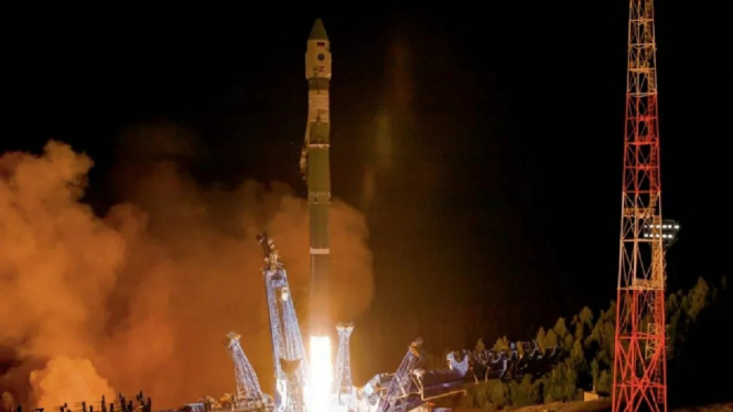 Roket Soyuz Rusia meluncurkan satelit militer Kosmos 2558.