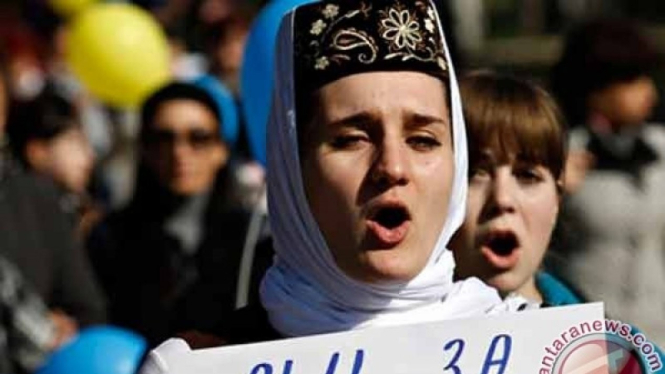 Warga Tatar Krimea yang umumnya Muslim menggelar demontrasi anti perang.