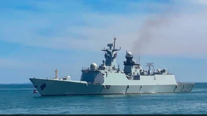 Kapal perang buatan China, PNS Taimur.