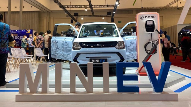 Mobil listrik DFSK Mini EV dipajang di GIIAS 2022