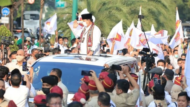 Ketua Umum Gerindra Prabowo Subianto saat di KPU.