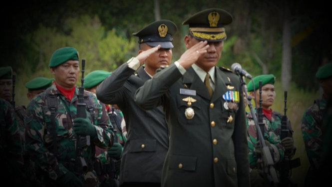 VIVA Militer: Prosesi pemakaman Kapten Inf Amas.