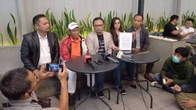 Konferensi pers keluarga korban pembunuhan di Subang, Jawa Barat.