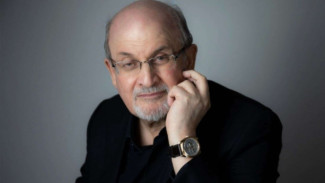 Fakta-fakta Penghina Nabi Muhammad, Salman Rushdie Kritis Usai Ditikam