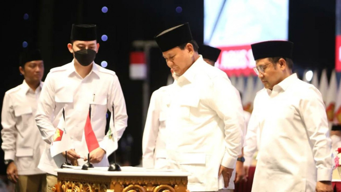 Prabowo dan Cak Imin tanda tangan sepakat koalisi Gerindra-PKB.