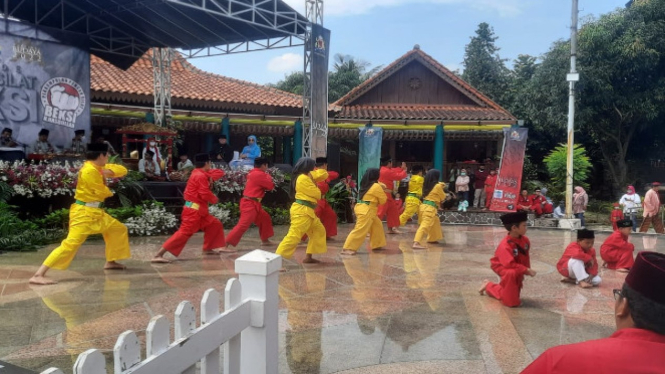 Pencak silat beksi ini adalah asli budaya Betawi