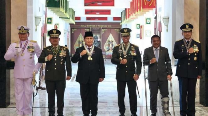 Jenderal Prabowo Subianto Dapat 4 Bintang Kehormatan Dari Jokowi