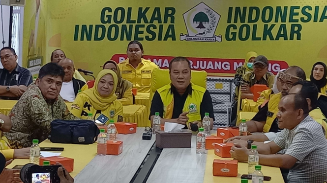 Sekretaris DPD Golkar Sumut, Dato' Ilhamsyah Memberikan Keterangan Pers