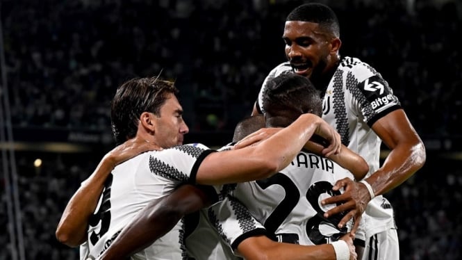 Pemain Juventus merayakan gol