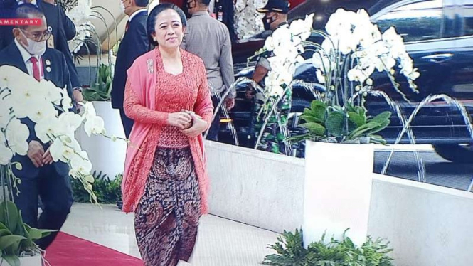 Ketua DPR, Puan Maharani, kenakan batik warna terakota dalam sidang tahunan 2022