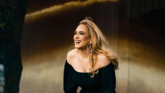 Diprank Sang Putra, Adele Terpeleset dan Alami Cedera