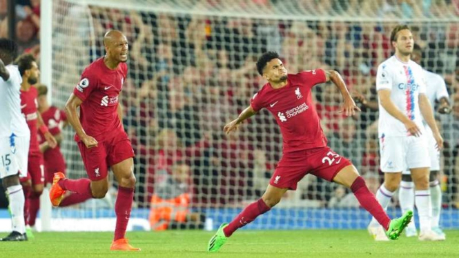 Pemain Liverpool rayakan gol Luis Diaz.