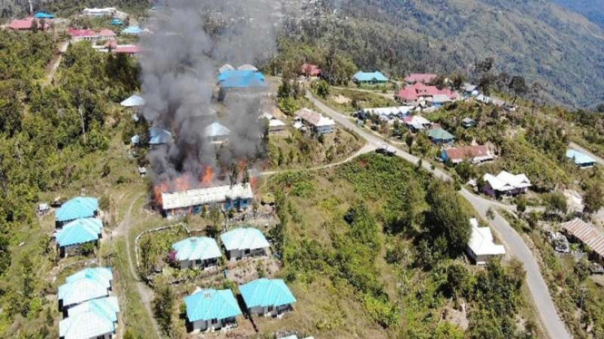 KKB membakar barak pemuda dan olahraga di Intan Jaya, Papua
