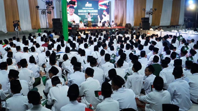 Relawan Ganjar ajak santri di Lampung gelar zikir-doa bersama.