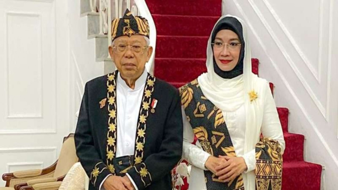 Wakil Presiden Ma'ruf Amin beserta istri mengenakan pakaian adat Banten
