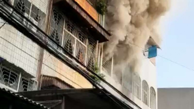 Kebakaran gedung kos-kosan di Tambora, Jakarta Barat