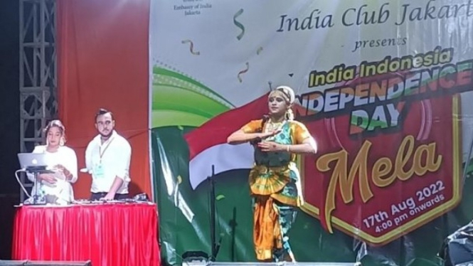 Tarian India di acara India Indonesia Independence Day