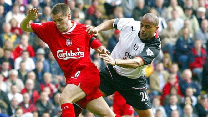 Michael Owen (kiri) saat memperkuat Liverpool 