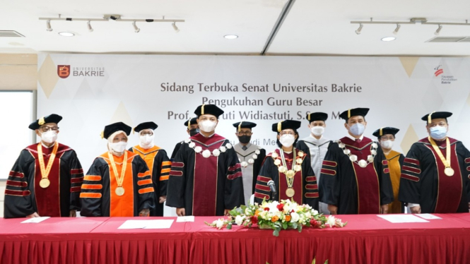 Sidang Terbuka Senat Universitas Bakrie Pengukuhan Guru Besar Prof. Dr. Tuti Widiastuti, S.Sos., M.Si.