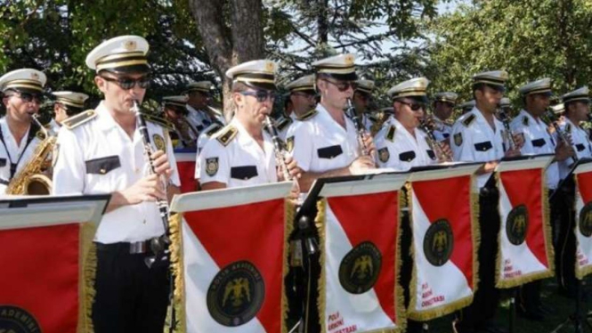Kepolisian Turki main musik di acara peringatan HUT ke-77 RI