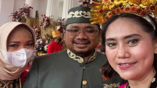 Ketua Umum KNPI Putri Khairunnisa Berswafoto dengan Menteri Agama